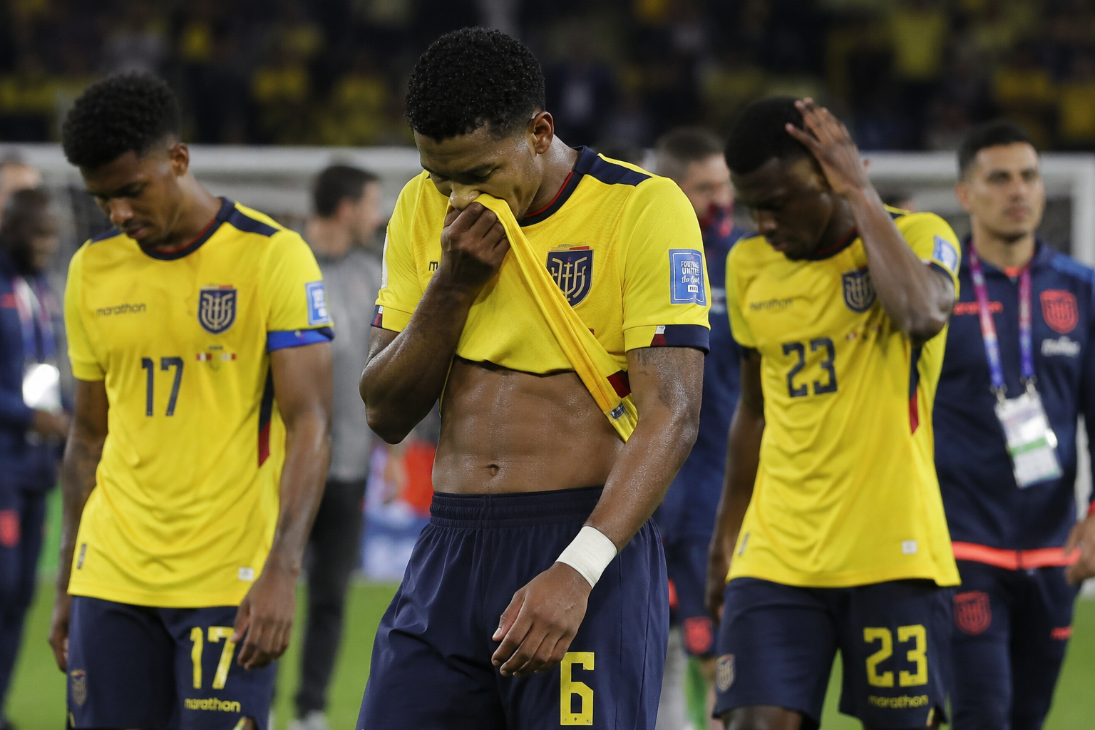 ¡ESCÁNDALO MUNDIAL! Ecuador denuncia amenazas e intimidaciones antes del duelo con México: la Tri llegó al Azteca en medio de la polémica